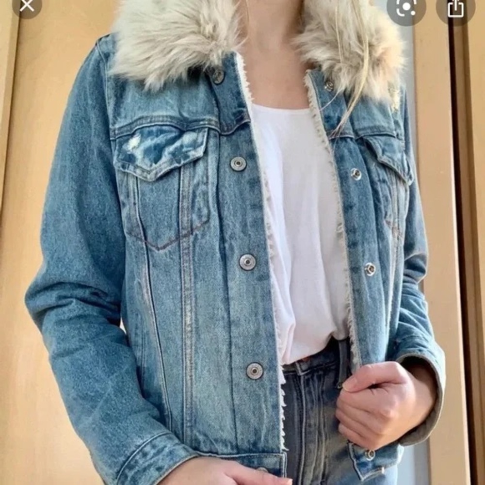 Women's Denim Jacket with Faux Fur Collar